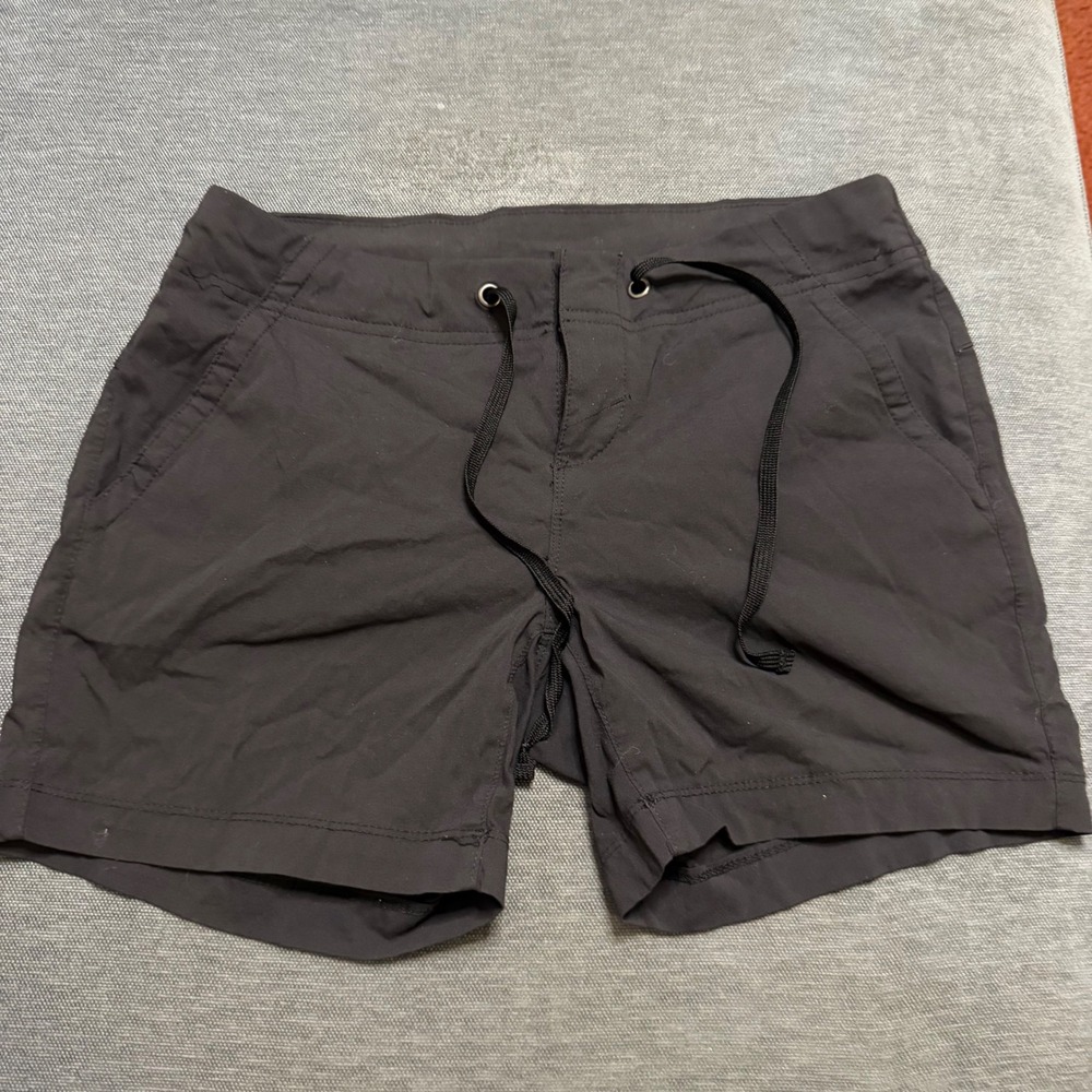 Columbia Women Black Hiking Shorts Drawstring Waist Size 4 Style AL4014 5 Inseam
